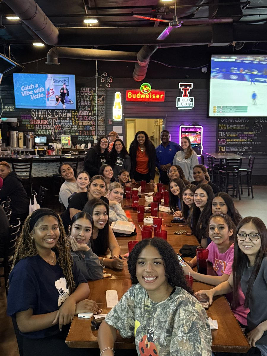 centralcathoops's tweet image. Thank you Shenanigans for sponsoring our team dinner tonight! 🧡💙 #playoffbound 

@SAISD_Athletics @SanAngeloISD