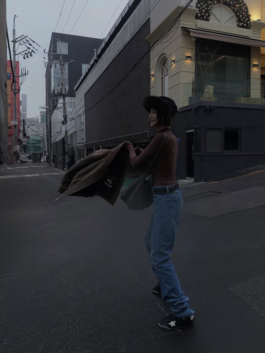 廉, Anneliese. tweet media