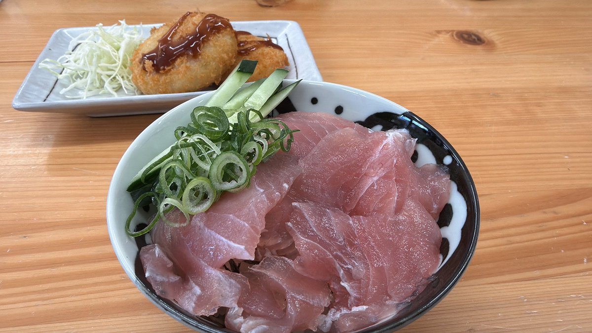 Angtk_cos0731's tweet photo. 最近の食事でもあげていくか。
昨日食べた二郎とヴェンキの3段ジェラートと四国旅行のうどん https://t.co/ijt2c5b9dh