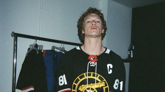 lcvehollanov's tweet image. i know there’s haikyuu fans in the hr fandom