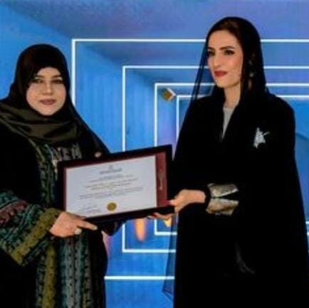 بكل مشاعر الامتنان نودع اليوم من كانت مثالًا للعطاء والإخلاص في عملها التطوعي الأستاذة/ شاكرة البوسعيدية، رئيسة جمعية المرأة العمانية بالرستاق#
 كنت ذا أثرًا طيبًا وبصمة لا تُنسى، وبجهودك الصادقة صنعت فرقًا جميلًا في كل من حولك
نسأل الله أن يكتب لك الأجر مضاعفًا، 
الرستاق#