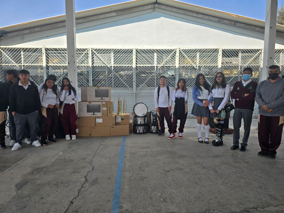 Conalep_DelSol's tweet photo. En nuestra 1ra ceremonia del ciclo, presentamos los instrumentos de la Banda de Guerra y 11 computadoras nuevas.
​Agradecemos el compromiso de la Mtra. @DelfinaGomezA y la Dra. Margarita Rocío Serrano Barrios con nuestra comunidad. #ApasionadamenteCONALEP https://t.co/zCrklGkDPY