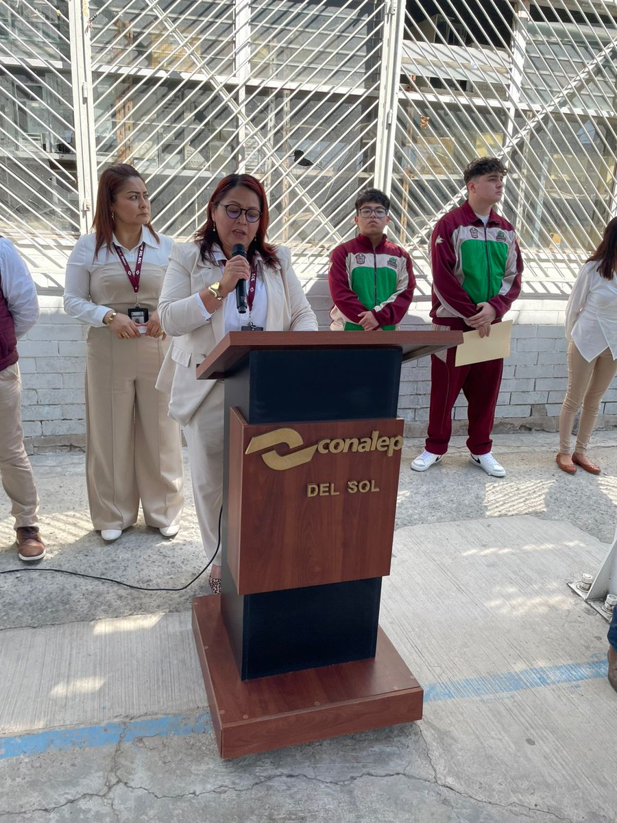 Conalep_DelSol's tweet photo. En nuestra 1ra ceremonia del ciclo, presentamos los instrumentos de la Banda de Guerra y 11 computadoras nuevas.
​Agradecemos el compromiso de la Mtra. @DelfinaGomezA y la Dra. Margarita Rocío Serrano Barrios con nuestra comunidad. #ApasionadamenteCONALEP https://t.co/zCrklGkDPY