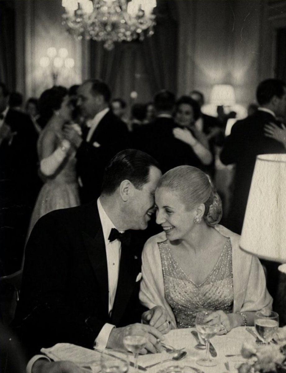 Érase una vez

#Perón #Evita #Peronismo #EvaDuarte #JuanDomingoPerón #JuanYEva