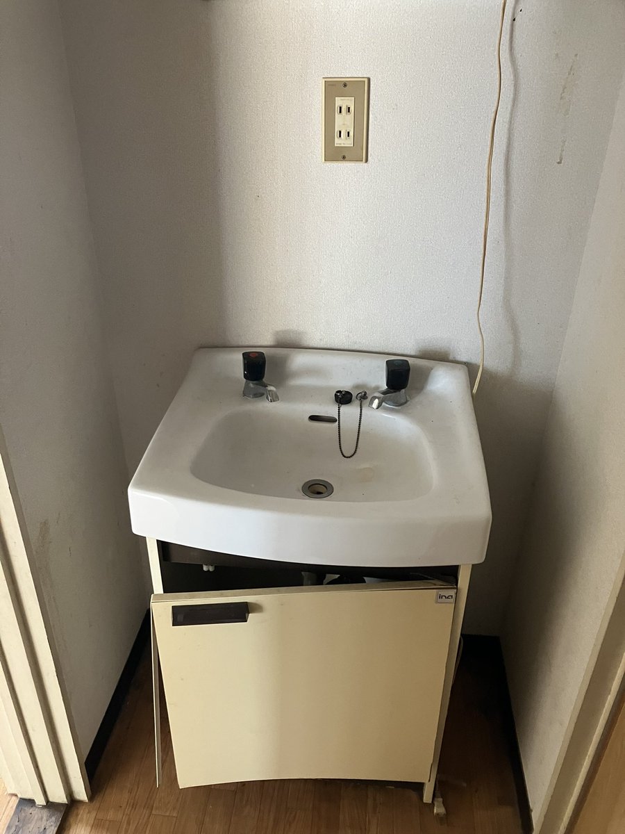 OCmr0CYtlFgi1Sw's tweet photo. 洗面台DIY🤓

#松山市
#不動産
#駐車場
#物上
#地上
#ミツカルBASE
#収益物件
#DIY https://t.co/DsvFp0Drng
