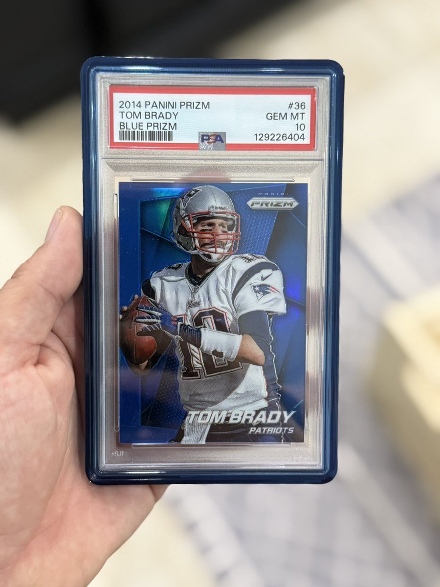 LeosCardz tweet media