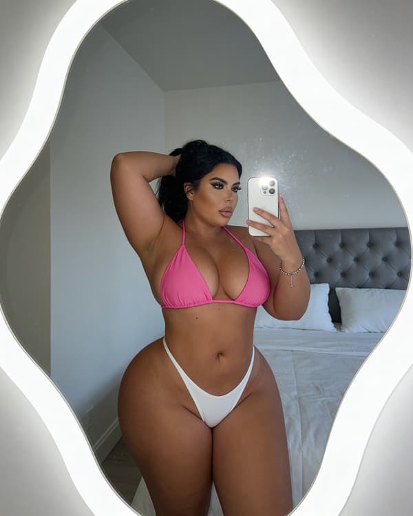 NurkoNicole's tweet image. Do you consider this Fat, or Curvy ?
