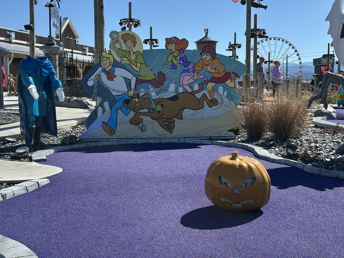 WildcatCoasters's tweet photo. Today we stopped at Scooby Doo Mystery Putt in Pigeon Forge for a round of fun with the Mystery Gang! It was a beautiful day and families were enjoying the 18 hole course with our childhood characters. Make sure you and your own gang stop by the next time you’re in town. #SDMP https://t.co/v7iWkFUiKC
