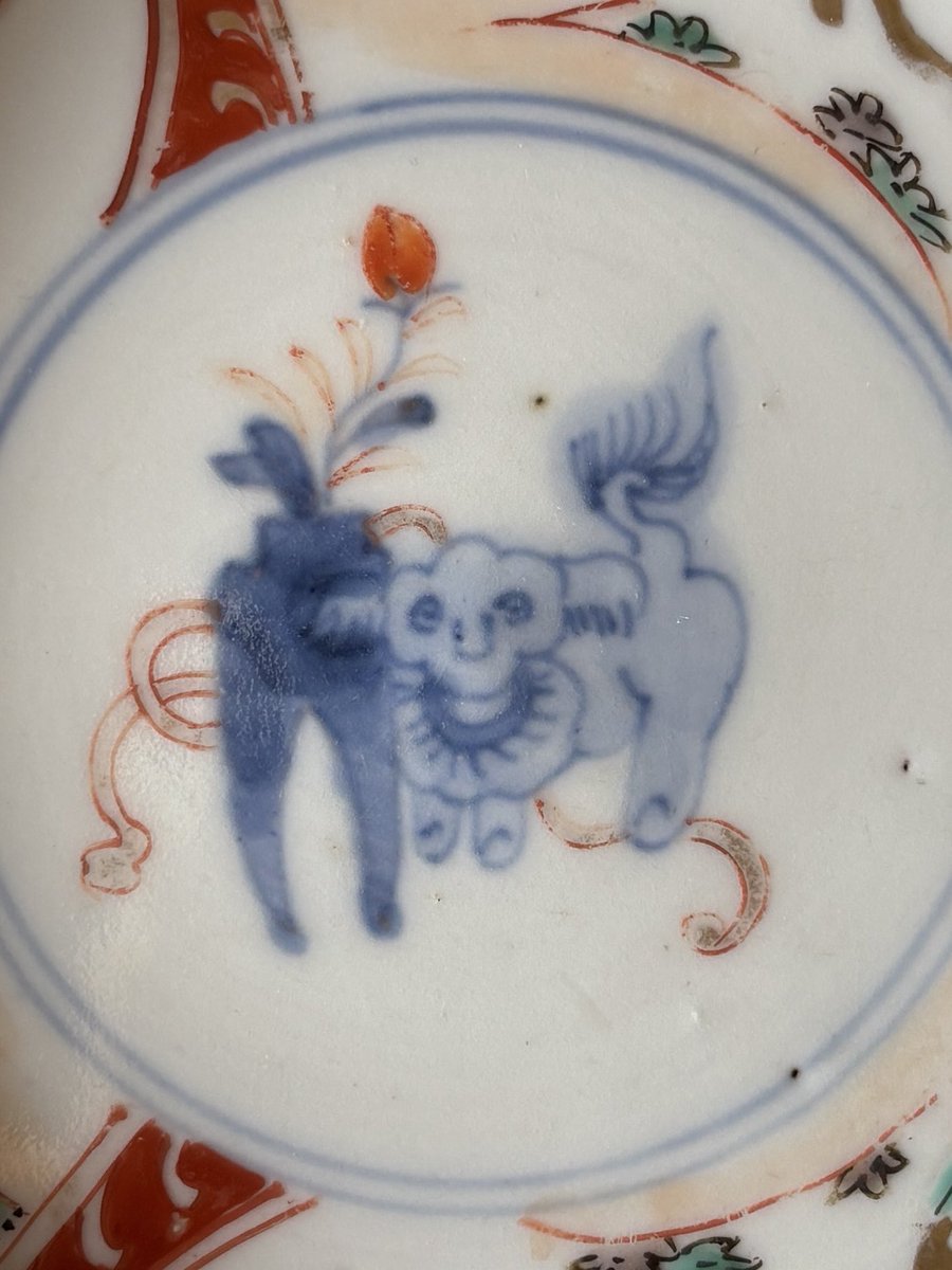烏丸御池駅近くのPro Antiques 古夢で買った明治時代のお皿。 獅子が