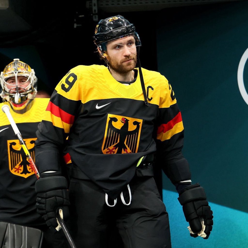 Amanhã cedo, quando você chegar do bloquinho de carnaval, tem a Alemanha de Leon Draisaitl em uma partida que só a vitória interessa

🇩🇪 Alemanha vs. França 🇫🇷
▶️ Qualification Round
⏰️ 8:10 BRT
📺 Sportv 2 e Cazé TV

O vencedor enfrenta a Eslováquia 🇸🇰 nas quartas de final