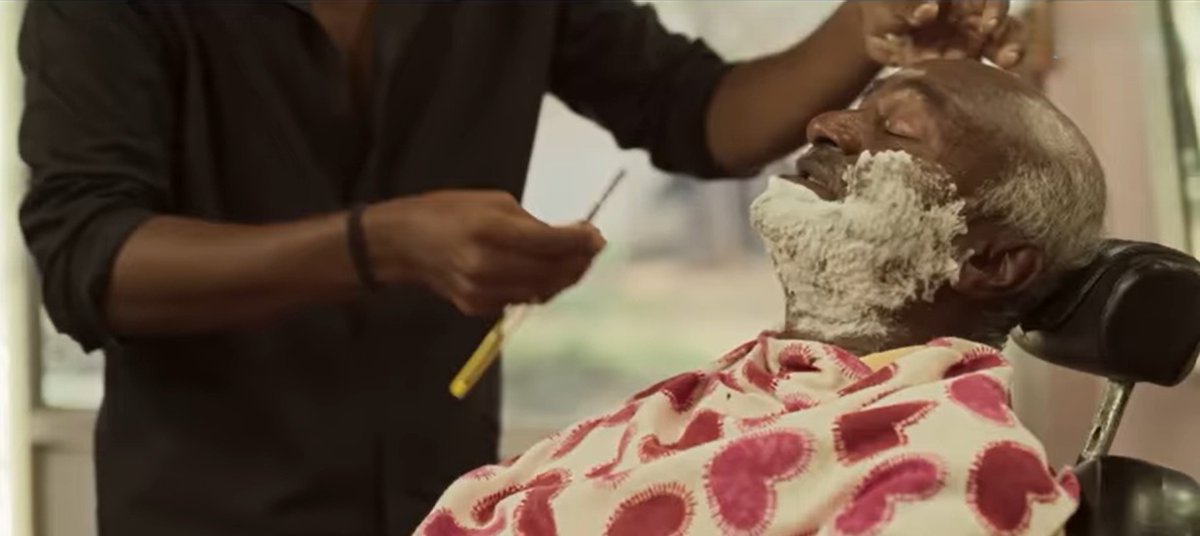 சலூனுக்கு முடி வெட்ட போறவங்க, ராத்திரி கடை மூடுற நேரத்துக்கு போறத தவிர்க்கலாம். 

ஒண்ணு.. கடைய அடைச்சிட்டு வீட்டுக்கு போகணும்கிற அவசரத்துல, கைக்கு வந்தத வெட்டி விட்டுருவாங்க. 

இல்லைன்னா அடுத்த கஸ்டமர் இல்லைங்கிறதுனால, நிதானமா டைம் எடுத்து வெட்டுவாங்க. "தம்பி .. அப்பா எப்படி