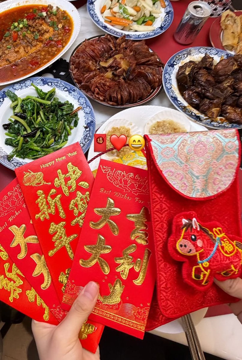Happy lunar new year
Gōng xǐ fā cái, xīn nián kuài lè
恭贺新禧，万事如意