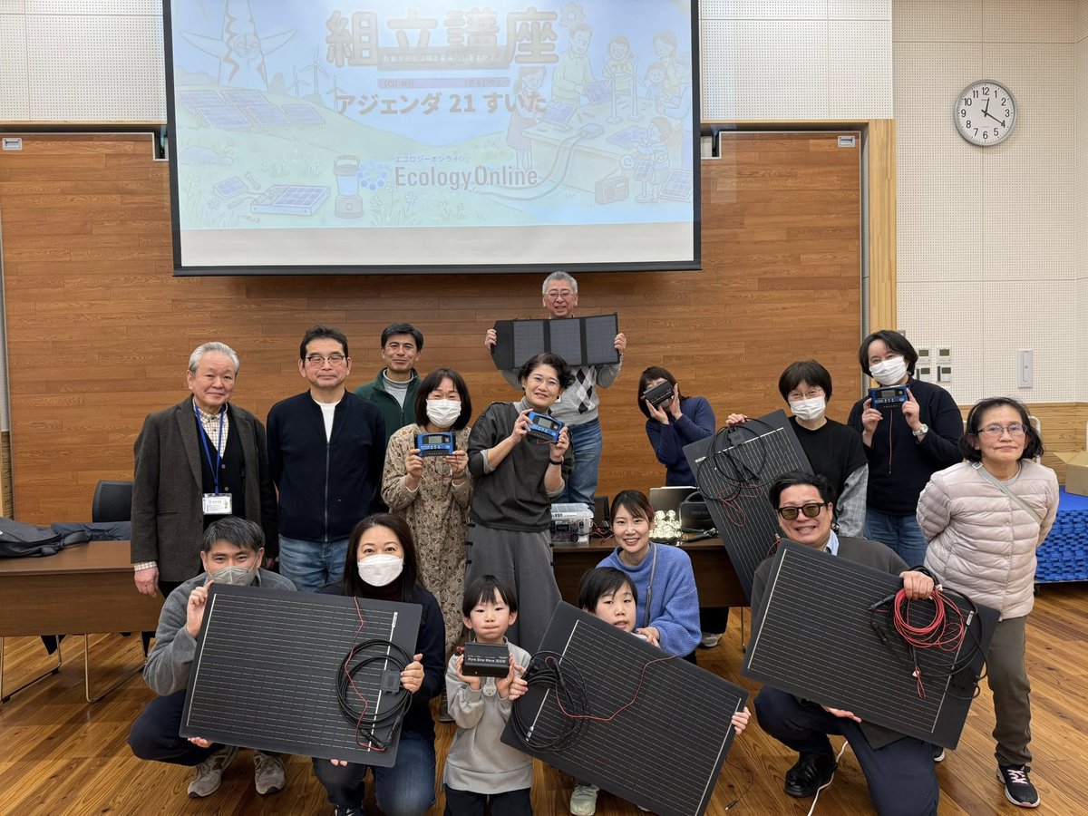 eol_kamioka's tweet photo. 熊本地震の際にソーラーパワートラックを活用して支援に行った仲間が再結集して「EOL防災ネットワーク」をつくりました。期せずして東京と大阪のイベントがドンピシャのタイミング！
それなら太陽光のエネルギーを使ったクラファンをやってみようかと話が転がり、国分寺と豊中をつなぐ流れが見えてきました。そういえば熊本支援は坂本龍一からの声がけでした。坂本さん、今年はさらに動きます！