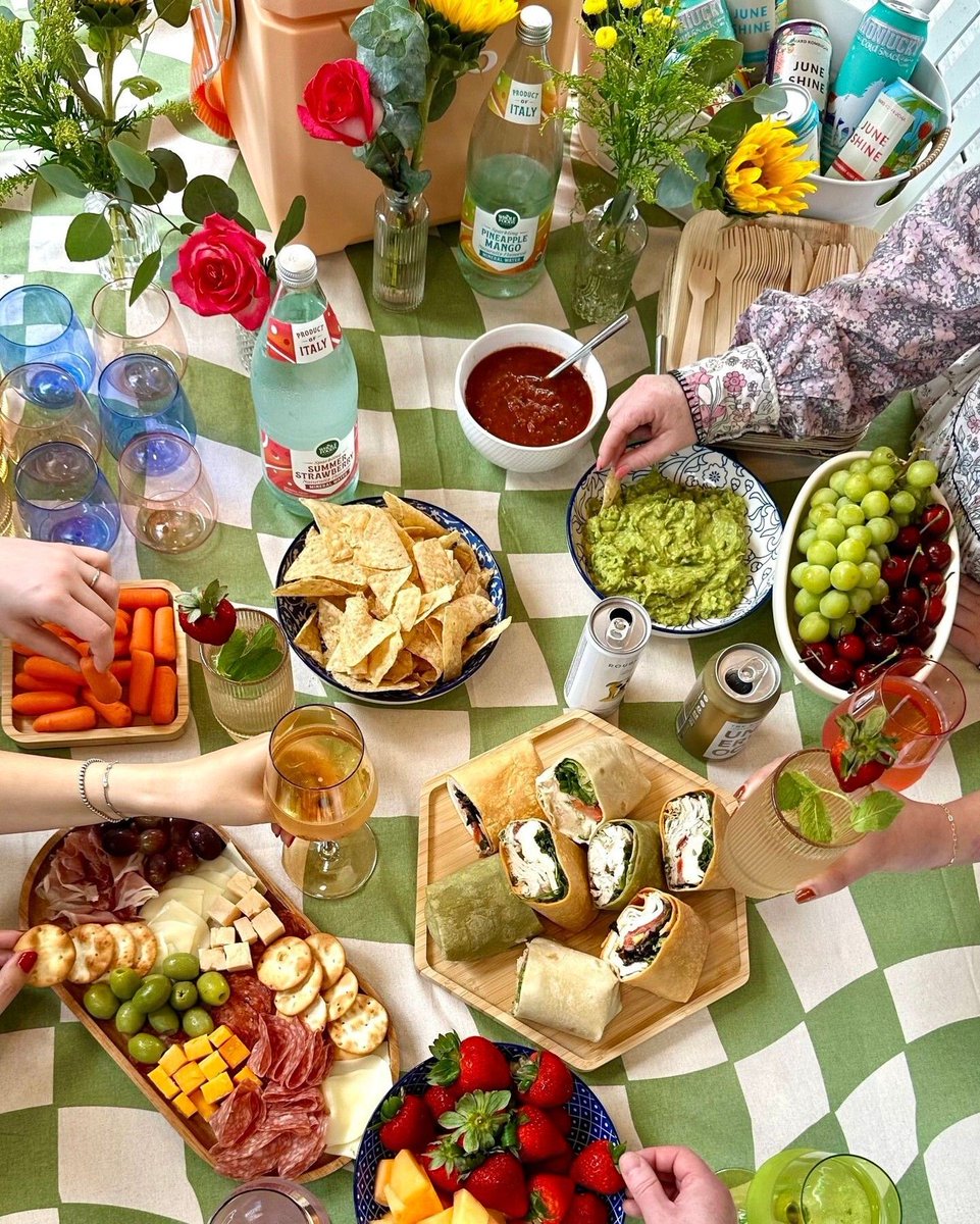 JOB ALERT: #ATLANTA (VARIOUS LOCATIONS) - Whole Foods Market is seeking energetic and knowledgeable retail professionals for various roles in the PRODUCE and PREPARED FOODS DEPARTMENTS buff.ly/z8l3HJI