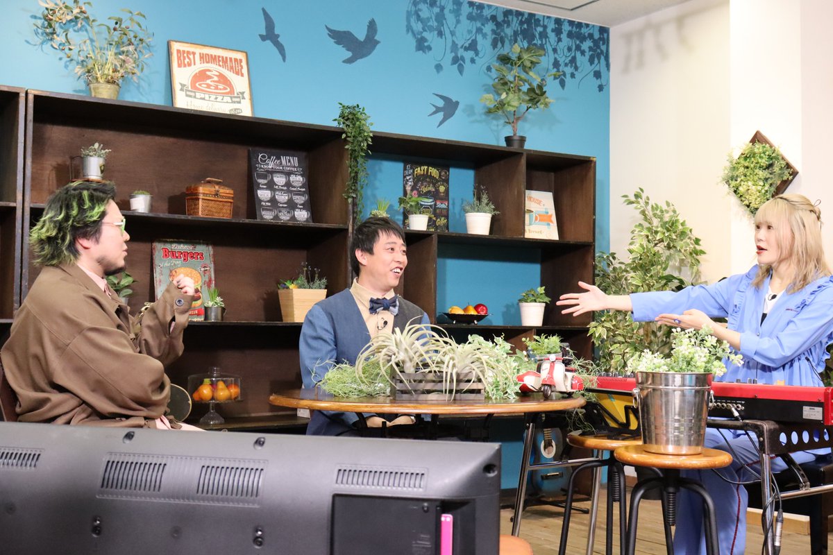 音バナついつい。
見逃し配信始まっております。

今回のゲストは
こっちのけんとさん。

リンクを載せますので
ついつい拡散して下さい。

tver.jp/series/srsh5kb…

#音バナ #ついつい #スタッフ