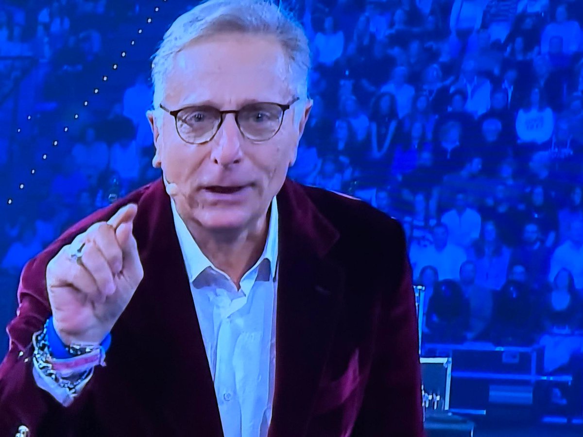 EDP557108442665's tweet photo. Domani potra' fare anche il 10%, ma a mio avviso (forse) tra i programmi migliori di Canale5 degli ultimi anni. E Bonolis è un vero mostro sacro della tv e con la musica ci sa fare.
#Taratata
#AscoltiTv https://t.co/9bVxgbw4Hh