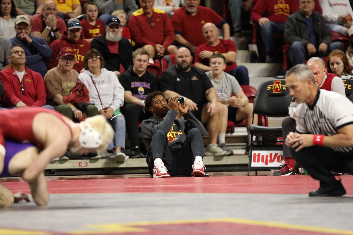JacquelineCord's tweet photo. I think that @Carrchamp and I are the same person. We're tryna get the shot of the coaches while also tryna not miss the action haha https://t.co/CQcf7S3DRy