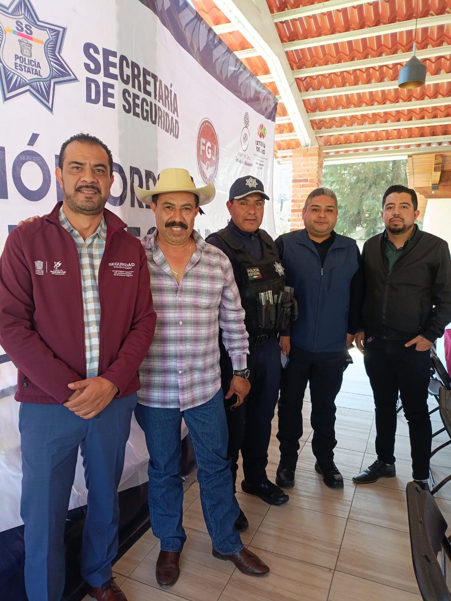 SecretariadoGEM's tweet photo. 📍 Región 13 Valle de Bravo | Municipio de Ixtapan del Oro

Se llevó a cabo la Séptima Sesión Ordinaria del Consejo Municipal de Seguridad Pública de Ixtapan del Oro, en las instalaciones del Balneario Municipal, presidida por el C. Benigno Arroyo Bautista, Presidente del Consejo y Presidente Municipal Constitucional, con la participación de autoridades municipales y estatales.

📝 Temas relevantes:
✔️ Lectura y seguimiento del estatus de acuerdos de la sesión anterior.
✔️ Entrega de constancias de Formación Inicial y Competencias Básicas a elementos de Seguridad Pública Municipal.
✔️ Avances en el Servicio Profesional de Carrera.
✔️ Entrega de patrullas con recurso FASP 2025 para fortalecer la operatividad policial.
