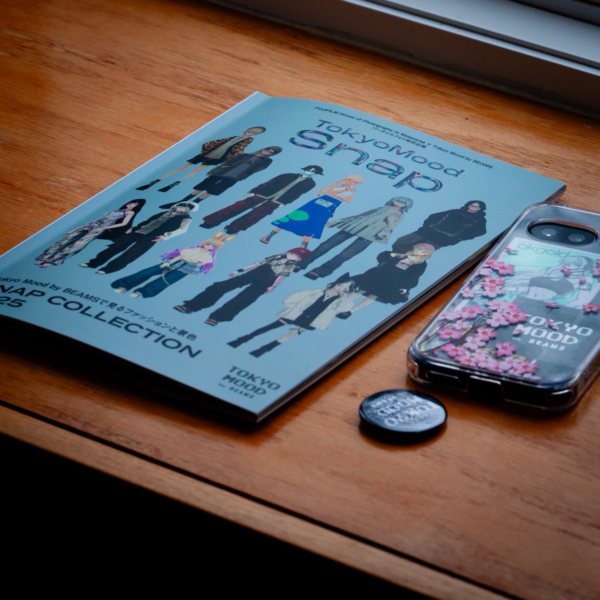 okgoldvr's tweet photo. Last month @Virtual_BEAMS (VR arm of clothier @BEAMS_JP) made a VR fashion zine with @fujifilmjp_hop. They used a shot @suma_VRC took of me at a fashion meet w/ details on my 'fit~ I got a copy of the zine that was shown at their event in Shibuya and in Fujifilm's store💖 So cool https://t.co/wgUs5rKrfA