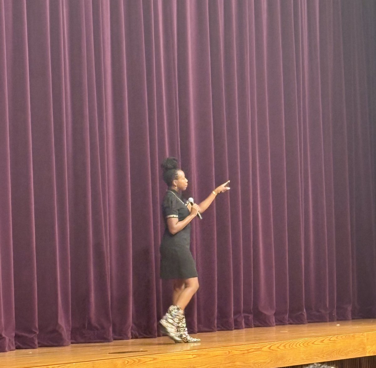 MortonRanchGirlsTrack-Coach Melissa Hoffmann tweet media