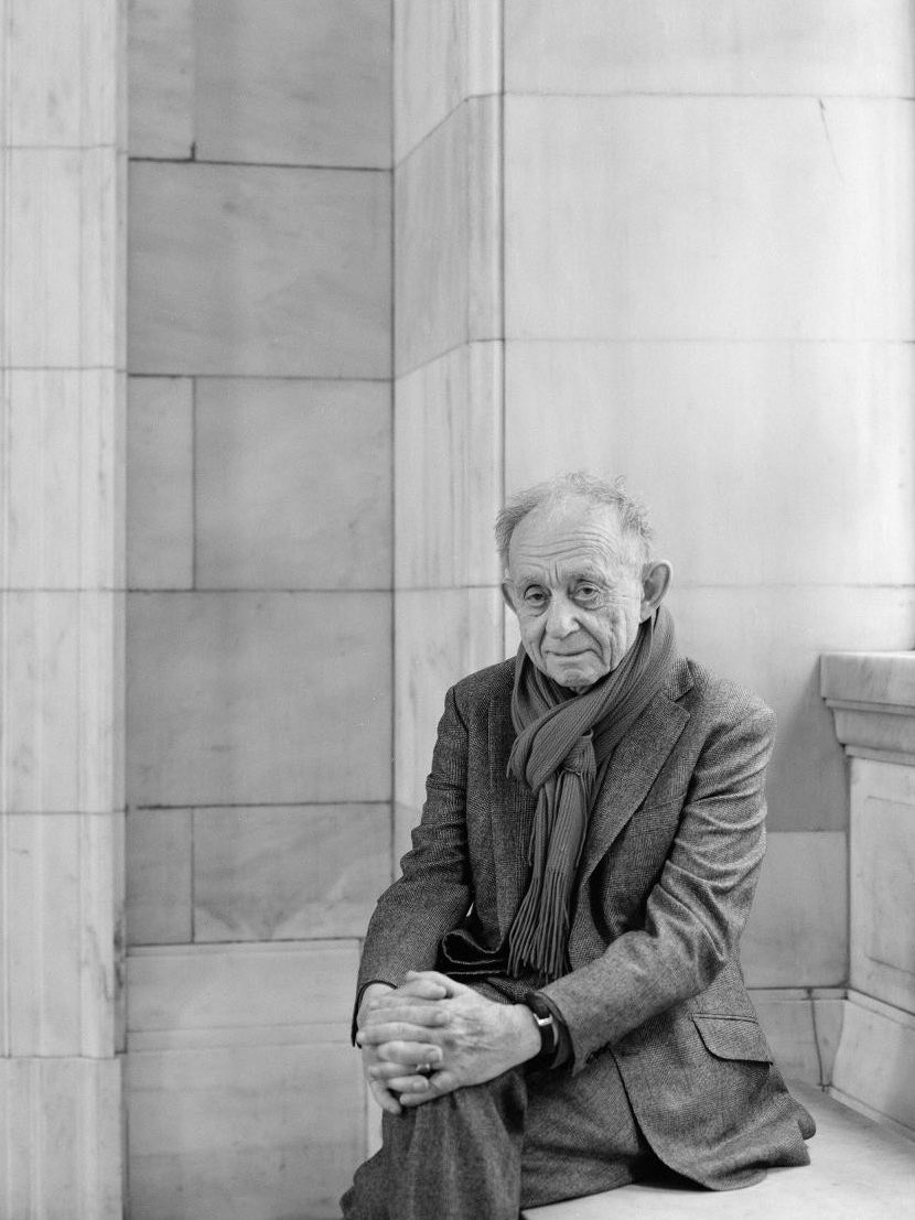 A los 96 años, perdemos al gran Frederick Wiseman, cuyo cine captó la realidad sin adornarla, con paciencia, respeto y asombro por lo cotidiano, confiando plenamente en la inteligencia del espectador.