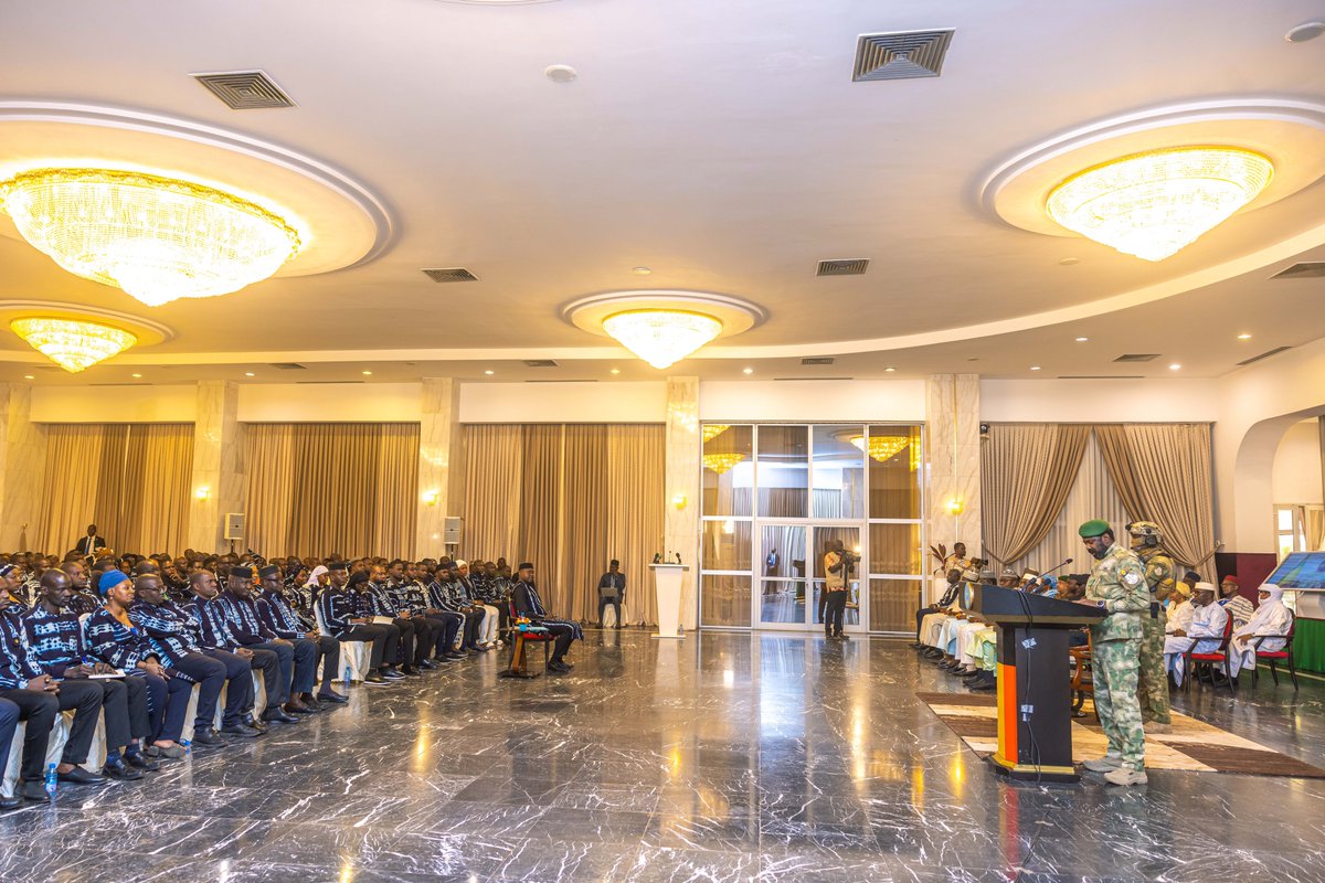 PresidenceMali's tweet photo. Le Président de la Transition a reçu le Conseil national de la jeunesse (CNJ), ce lundi 16 février 2026, au Palais de Koulouba. C’était à l’occasion de la cérémonie de présentation des vœux de Nouvel An de la jeunesse malienne au Chef de l’État. https://t.co/j5NpG4szBJ https://t.co/EvvtV1CVkZ