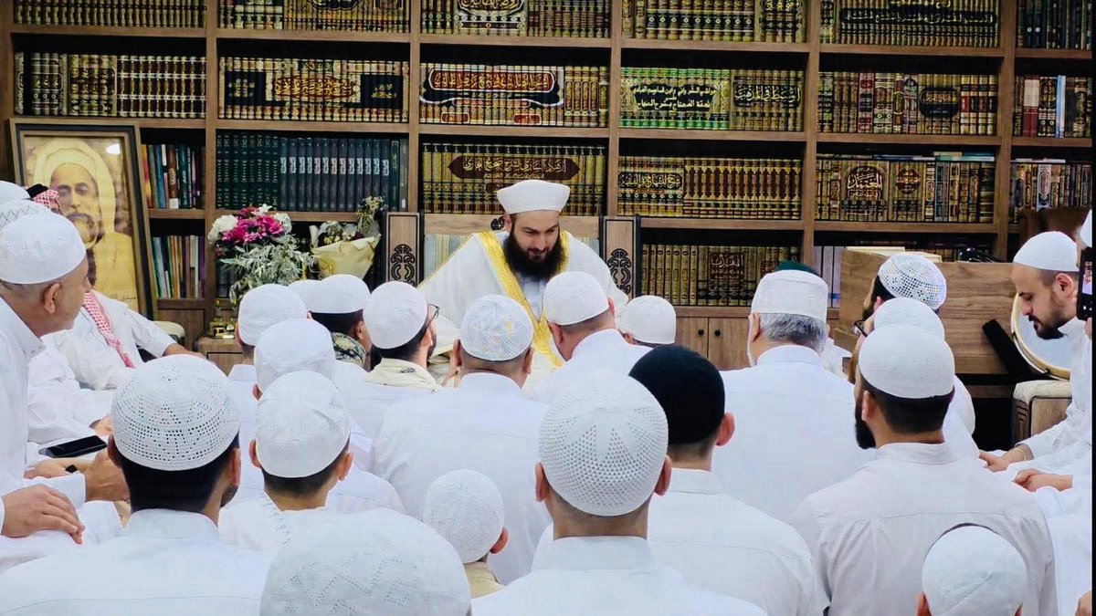 SazeliEl's tweet photo. Kim kiramların sohbetine iltizam etmezse, nankörlerin arkadaşlığıyla mübtela olur.

Tarîkat-ı Âlleviyye, Derkaviyye, Şâzeliyye-i Aliyye Mürşidi, Mürşid'imiz Şeyh Ebu'l-Hudâ En-Nakşibendî El-Hakkarî Eş-Şâzelî El-Hasenî Kaddesallâhu Sirrahu https://t.co/xhwSHgPCIv
