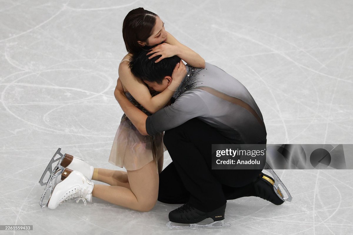 now I’m crying too this photo is so beautiful