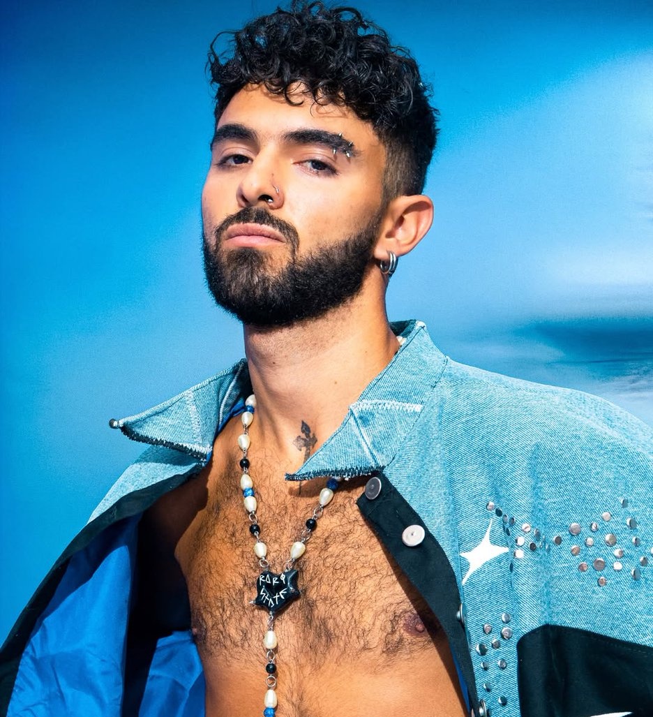 Me impresiona demasiado la belleza y la aura de Joaquín, es una persona muy magnética