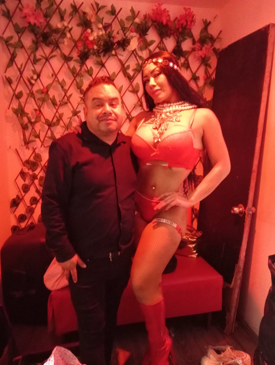 Con la bella Barbi latina en EXITE.