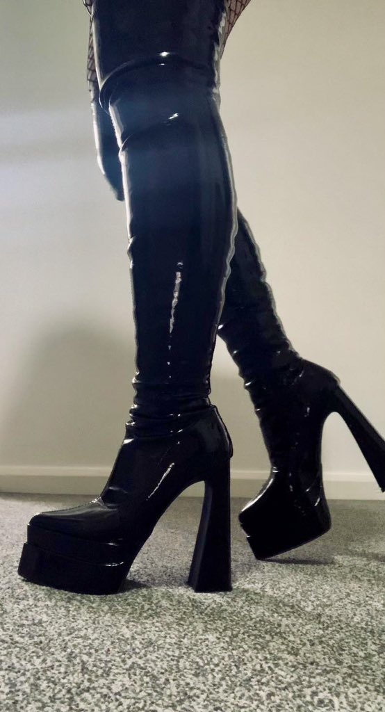 Mistress Rachel tweet media