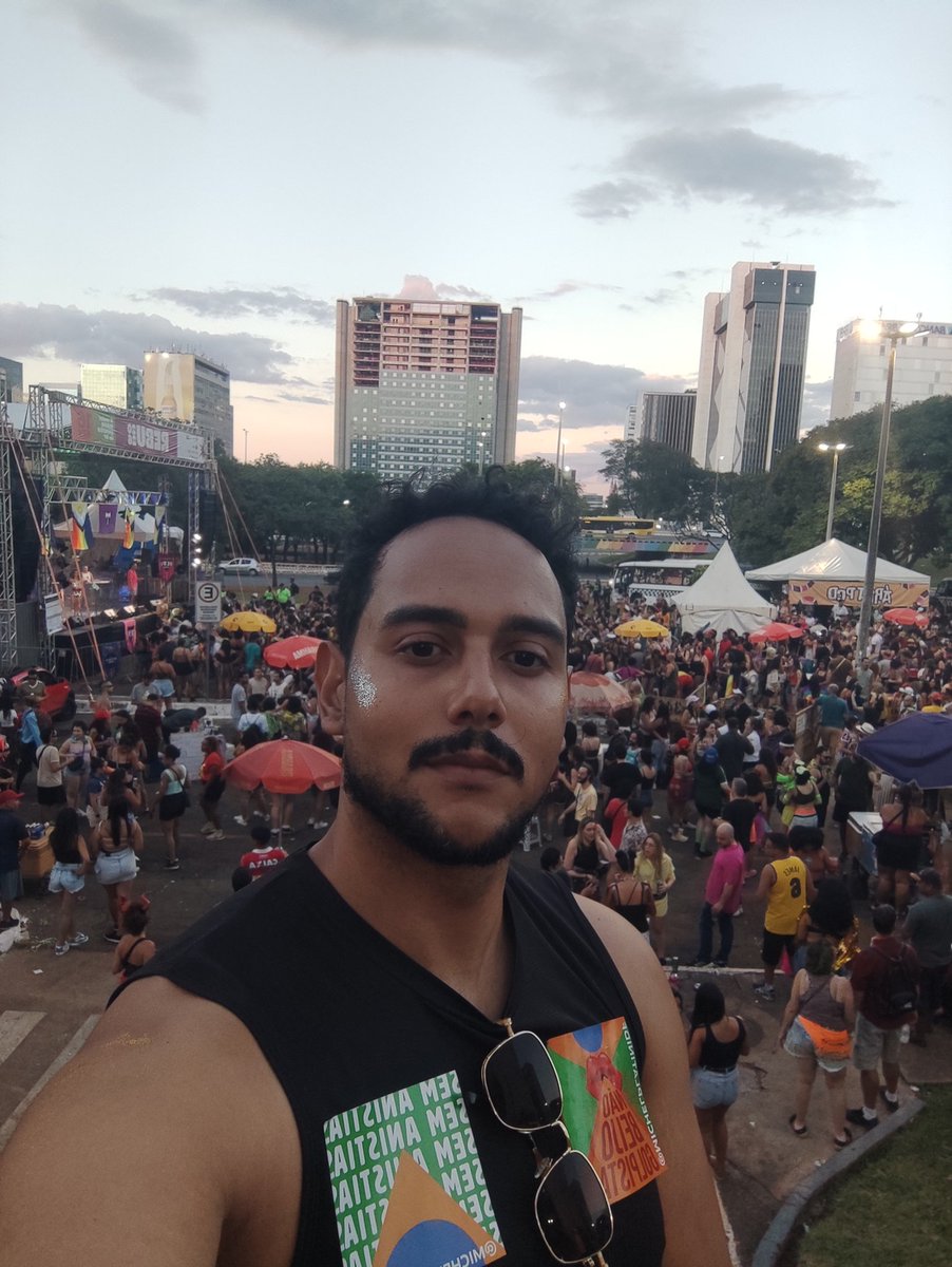 Cach0eiro's tweet photo. #CarnavalBrasília #ForaIbaneis https://t.co/Uq2Jmsftei