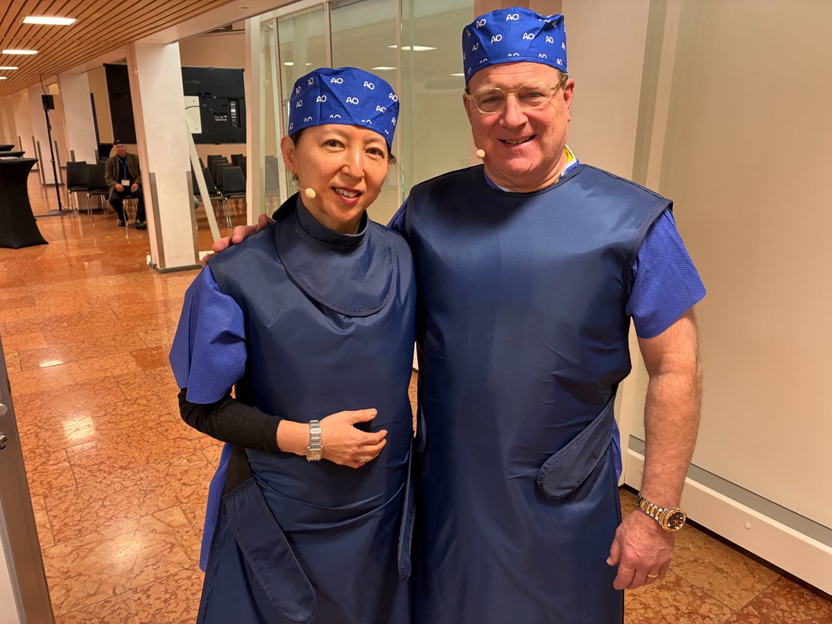 peter_a_cole's tweet photo. The AO SHARD (Part 3 of 4)

It is novel to stand up a portable operating room in front of a crowd at a convention. It’s like operating in a fishbowl, mic’d up and live, and in this case actually fixing a scapula fracture. Friend and colleague Dr. Diane Nam from Toronto’s Sunnybrook Hospital was a 1st class co-surgeon and we had a blast. Stand-up Surgery!

#AOShard #ScapulaSurgery #StandUpSurgery #OrthopaedicInnovation #LiveOR