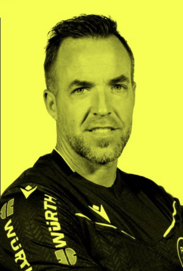 Este personaje infame, David Gálvez, hoy desde el VAR no ha querido llamar al árbitro para que revise la jugada del segundo gol del Girona. NO HA QUERIDO. En cualquier otro ámbito de la vida que no sea el fútbol ya estaría denunciado en un juzgado.