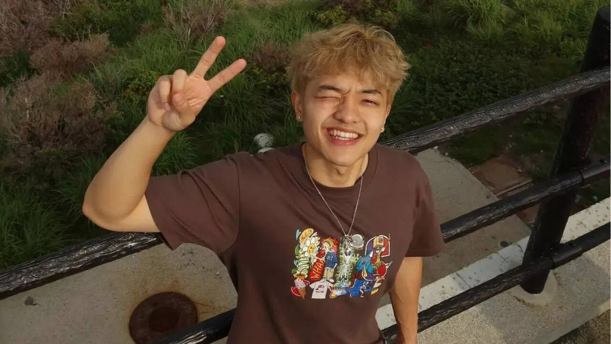 newsglobeorg's tweet image. 🌴 Controversy Erupts! Fans accuse streamer Jasontheween of scripting his "7 Days Stranded" island survival challenge. Speculation rises over cameramen and pre-scouted spots. 🎥🔥 #Jasontheween #SurvivalDrama #TwitchLive