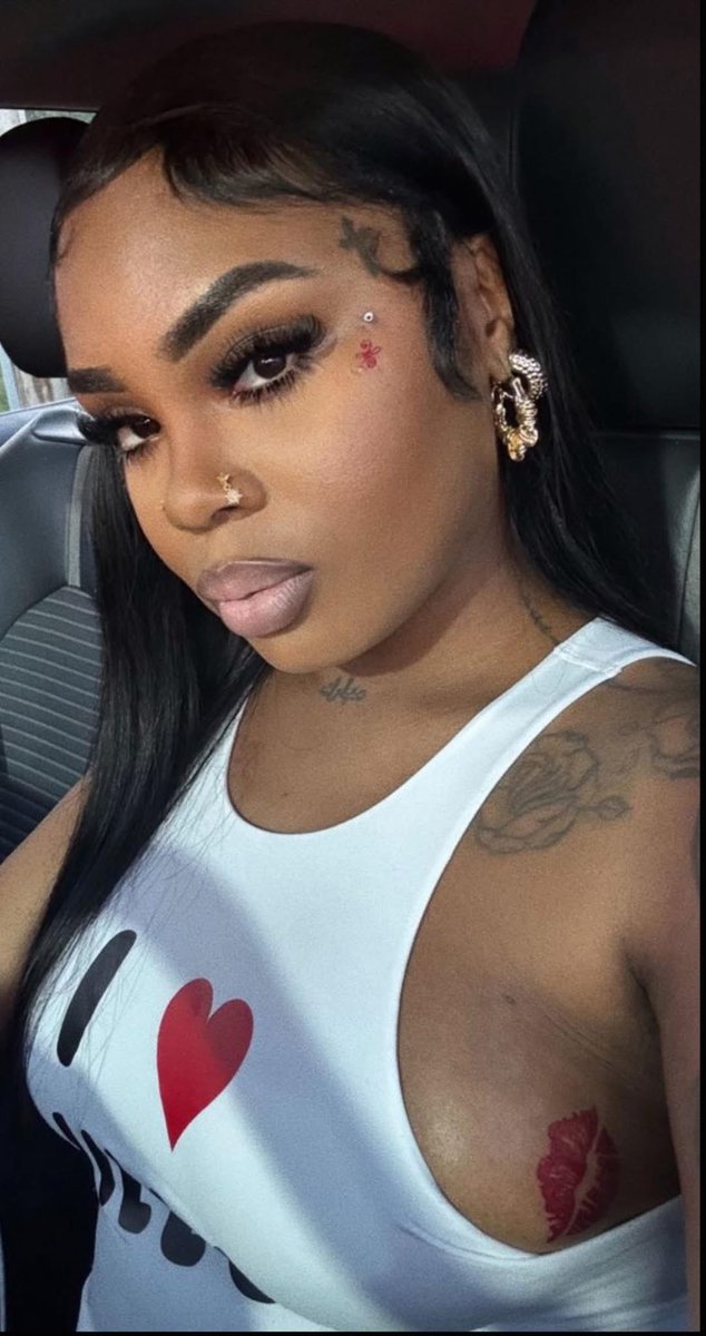 layxsnv's tweet photo. The side boob tats are so tea 😍😍😍 https://t.co/v8WJyoyuWn