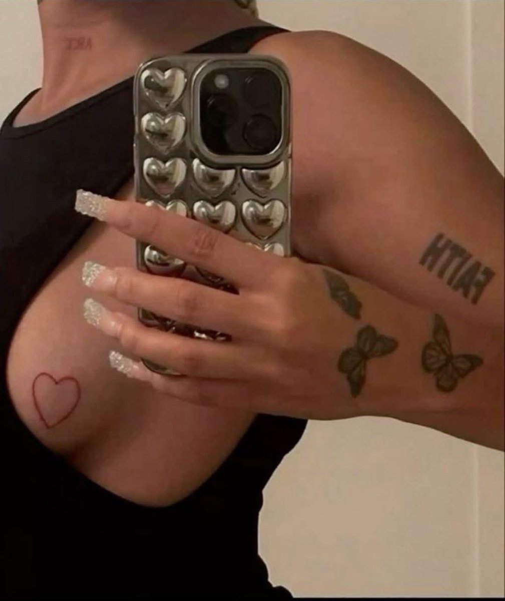 layxsnv's tweet photo. The side boob tats are so tea 😍😍😍 https://t.co/v8WJyoyuWn