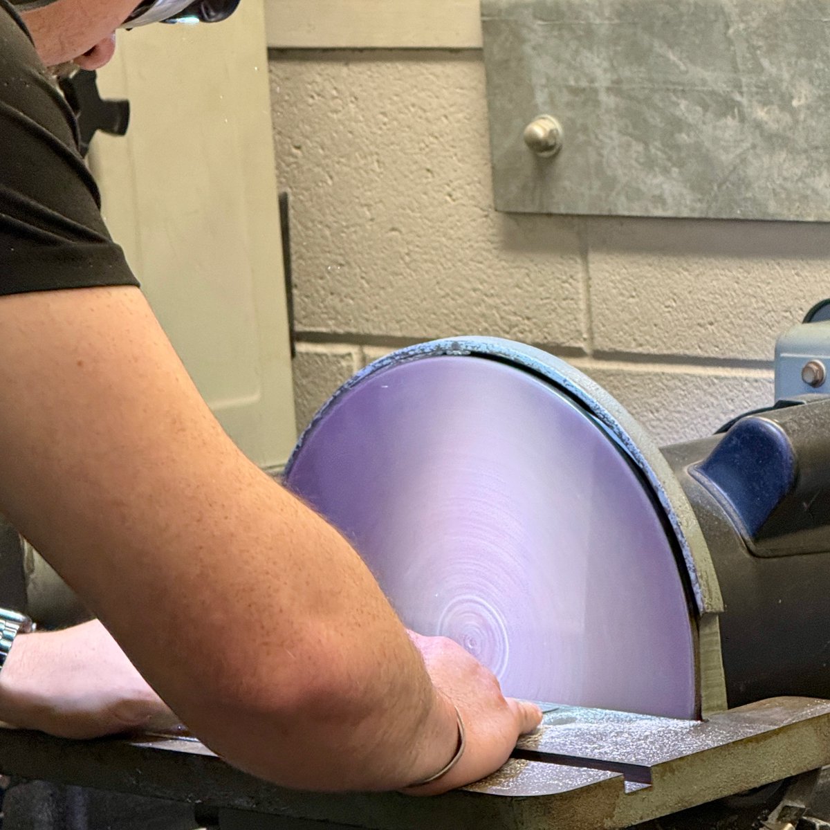 tstcwaco's tweet photo. Precision matters. 

From custom fabrications to structural repairs, sheet metal is a cornerstone skill for AMTs. Students in TSTC’s Aircraft Airframe program master everything from riveting to inspections in the Aircraft Sheet Metal class. 

#TSTCproud  #Aviation #SheetMetal https://t.co/6CuNhG3boL