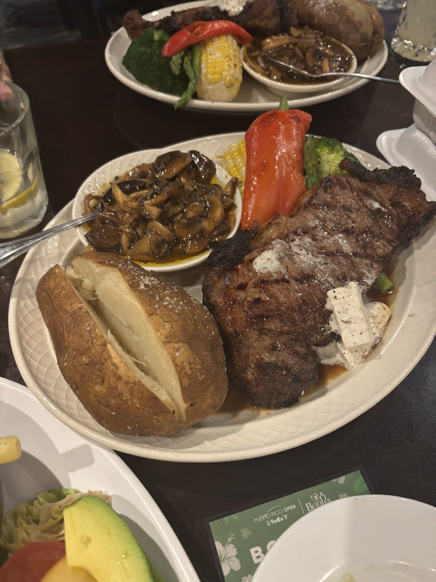 FoodForRoyalty's tweet photo. Prime Rib de Bottles https://t.co/IHA2YJM32N