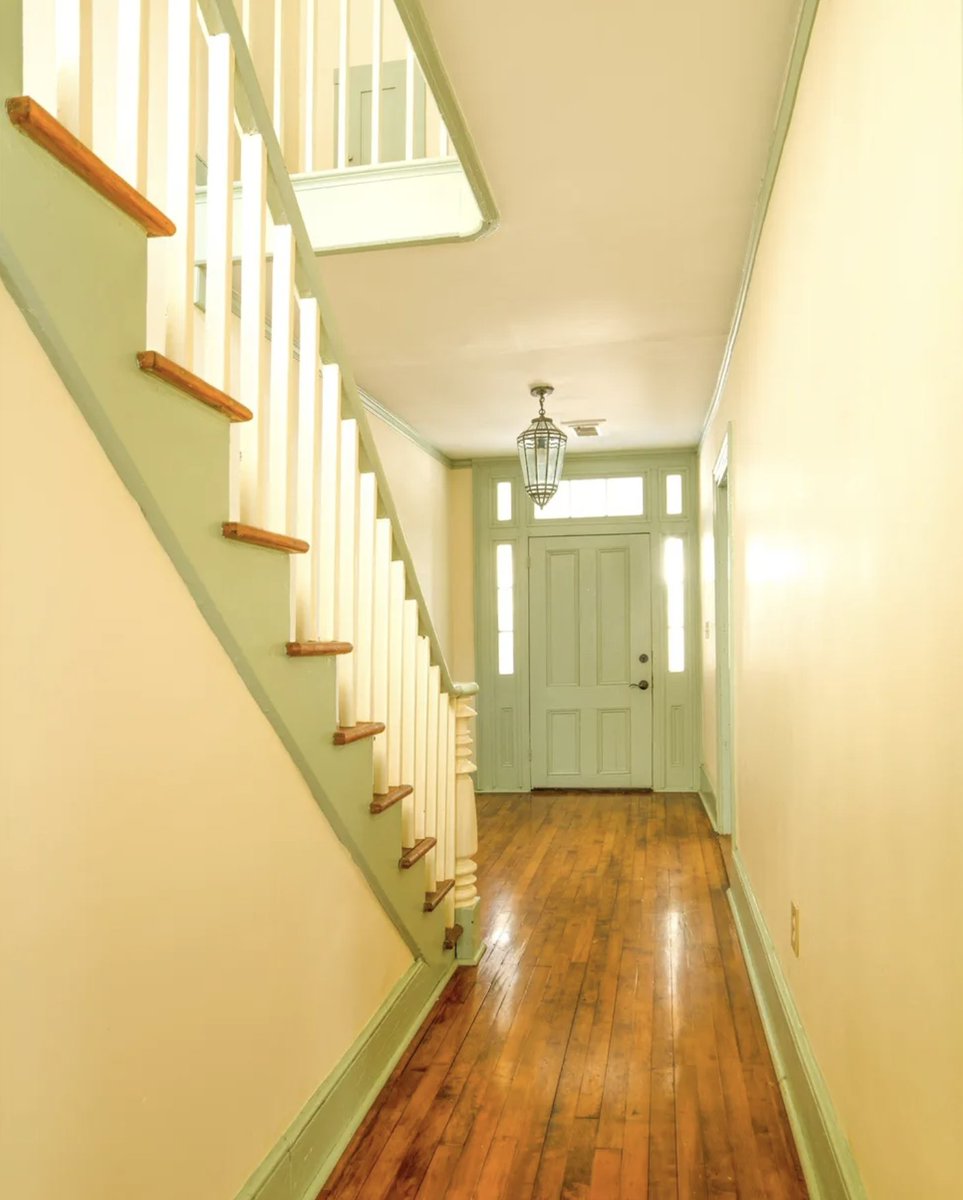 oldhousecalling's tweet image. $199,900
Bright and Airy c.1900 #Virginia #Home in a college town in the #ShenandoahValley. oldhousesunder50k.com/bright-and-air…