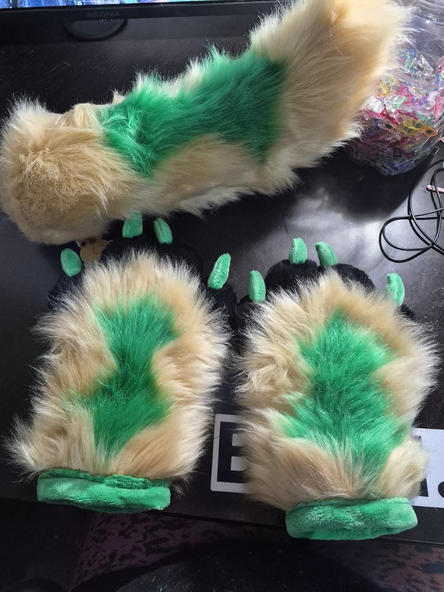 HanamiCreation's tweet photo. Pre-made hand paws and tail for Sale: $500

This high-quality, pre-made fursuit tail and matching paw set is ready to ship and perfect for conventions, photoshoots, content creation, or everyday wear. https://t.co/X7JRl7009s
