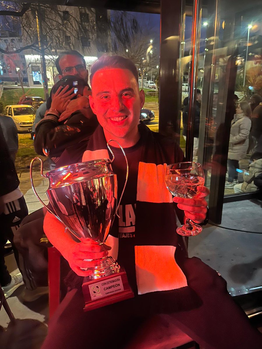 ¡ Campeones de Copa ! 🏆

No podía ser otro final que a la épica, como ha sido toda la copa, muy orgulloso de mi equipo un día más.
Bonito día ayer, pero esperemos que lo mejor esté por llegar... <a href="/UPPlasencia_/">U.P. Plasencia</a> ⚽