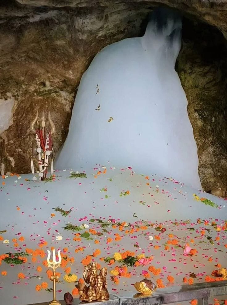 भूखे को भोजन
प्यासे को पानी
जय बाबा बर्फानी, हर हर महादेव