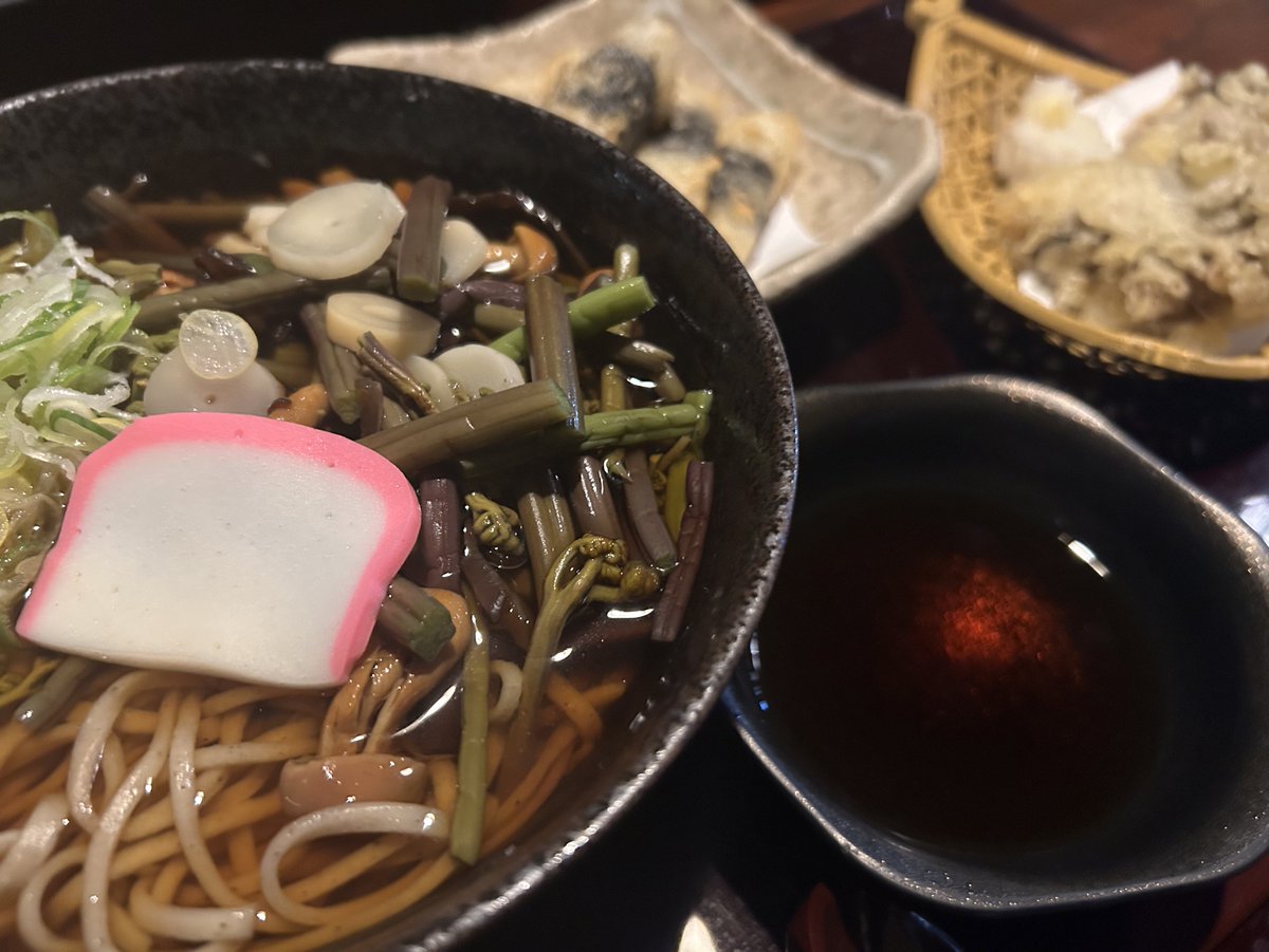 丸3年行かなかった家の近くにあるカフェにこの前初めて行った！ナポリタンとガトーショコラ美味すぎやろがい！あと1年しかないけど通ってやる！
その後温泉行って山菜蕎麦と日本酒飲んで寝た