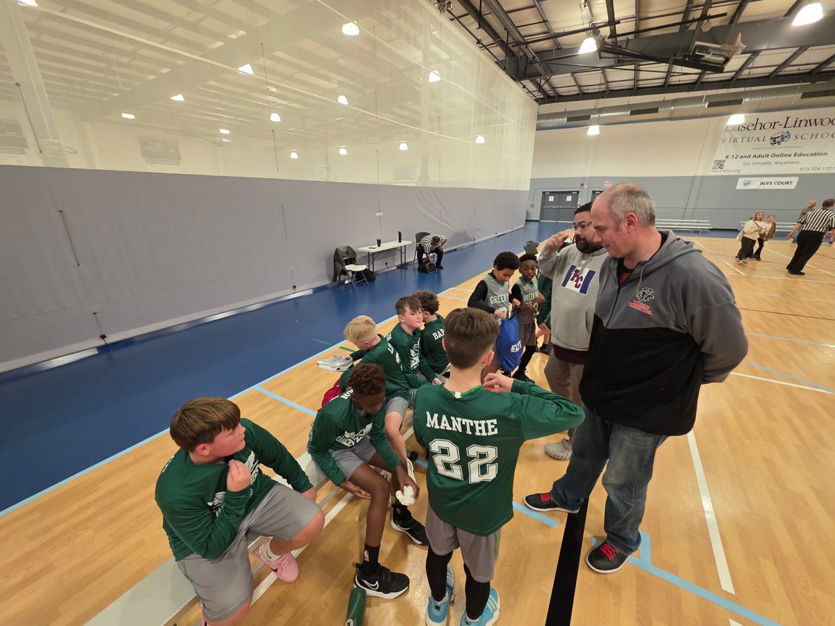 GreenWings_KC's tweet photo. Looking for 5 straight tonight @JCPRDparks Winter Session 2 🏀

#GreenWings https://t.co/s8eRIqEUO1