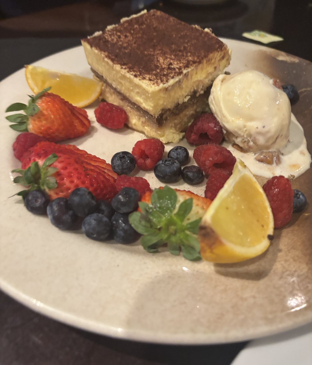 FoodForRoyalty's tweet photo. Tiramisu de Bottles https://t.co/BYJHmMN2RH