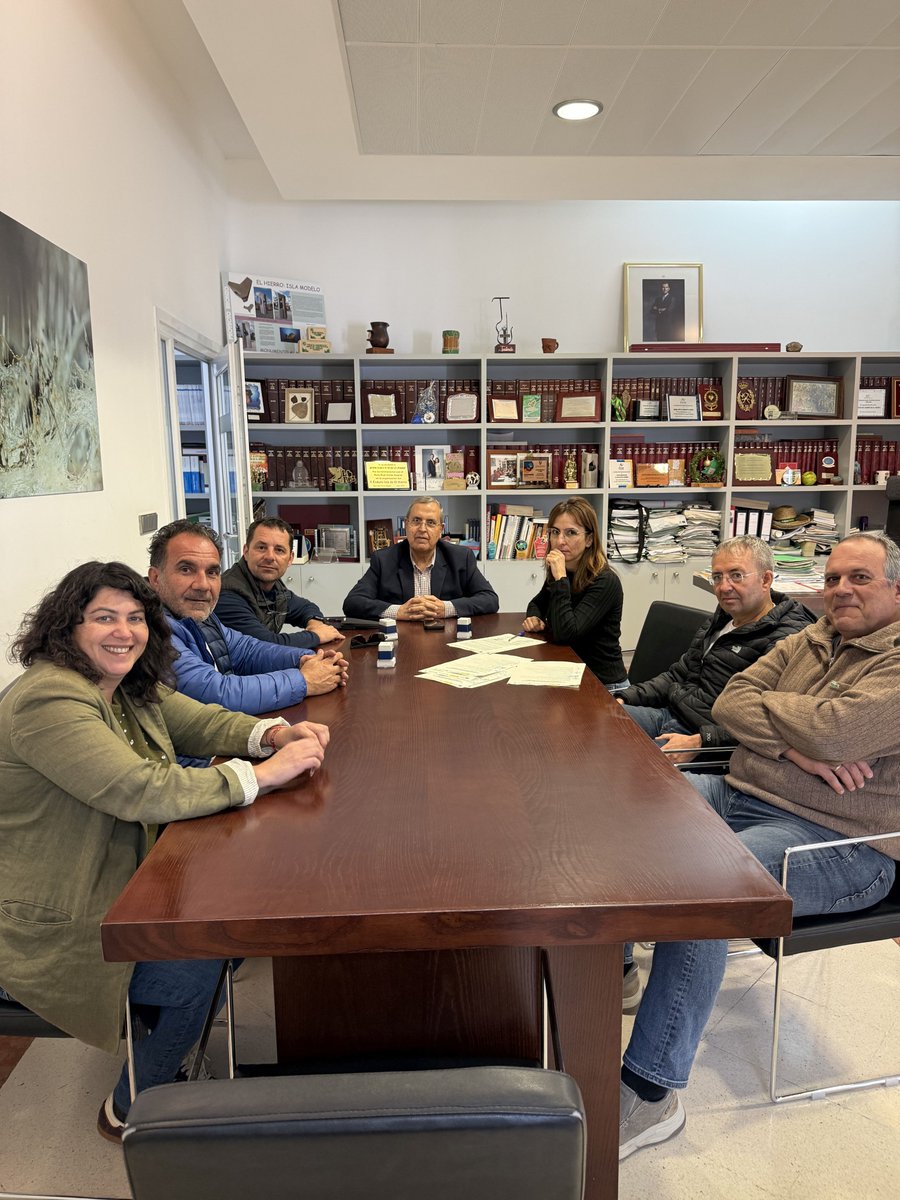 El Ayuntamiento inicia las obras de un parking vinculado a vehículos eléctricos en La Restinga - El Hierro Bimbache elhierrobimbache.es/el-ayuntamient…