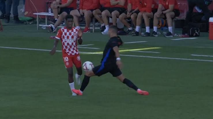 JosxFCB's tweet image. Una fue roja.

Otra ni falta, ni roja y 2-1.