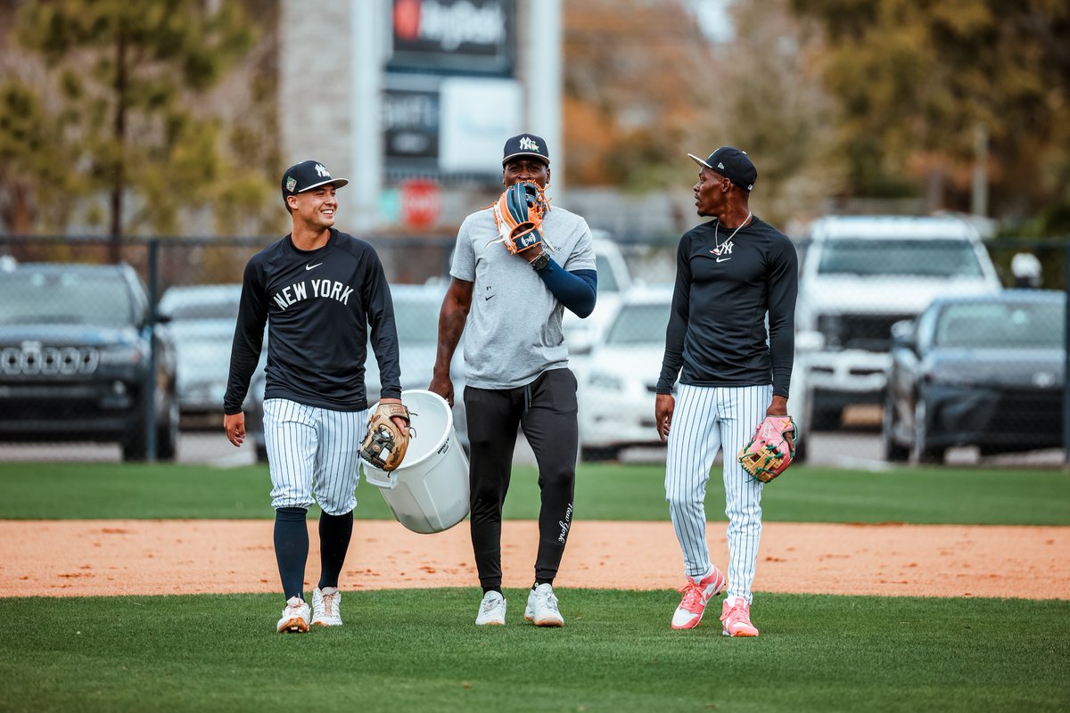 Yankees's tweet photo. Always good to see @DidiG18 ⚔️ https://t.co/4FChvDWKOX