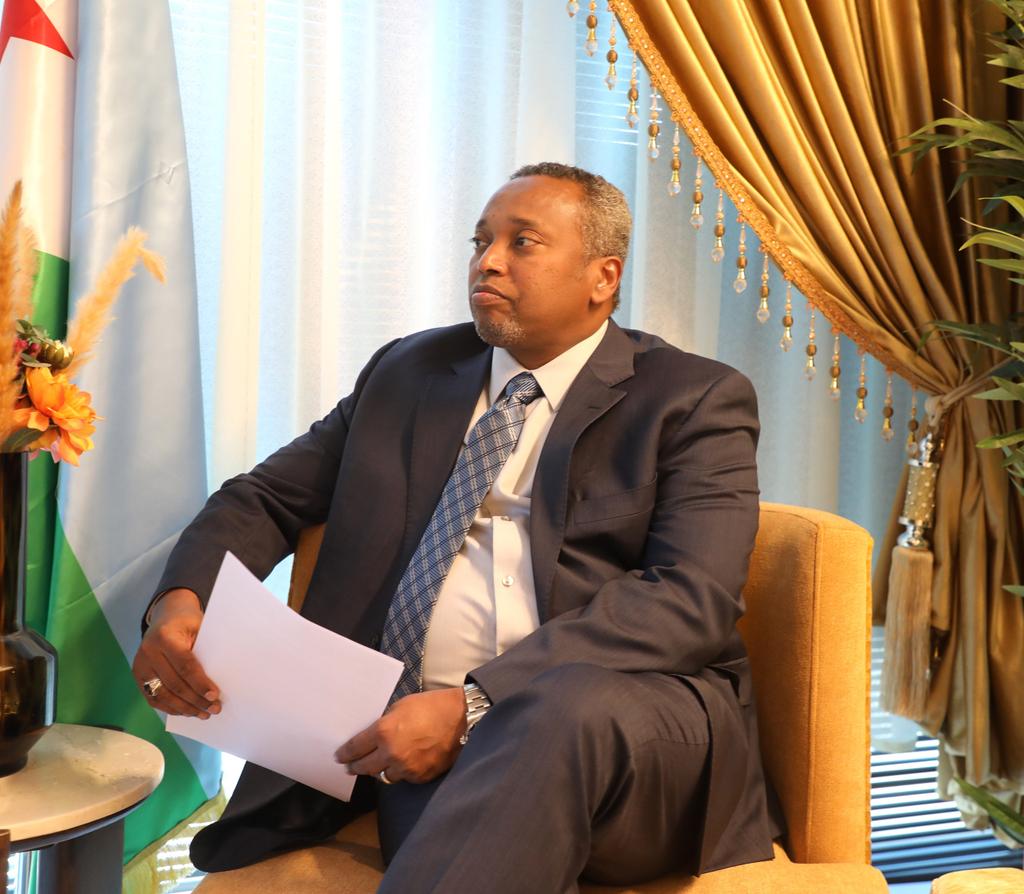 Le Ministre de l'Energie échange avec l'ambassadeure de l'Union Européenne à Djibouti des perspectives de développement de l'hydrogène vert dans notre pays.
facebook.com/share/p/188jrN…